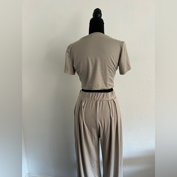 Woman’s Lounge set - Picture 2 of 11